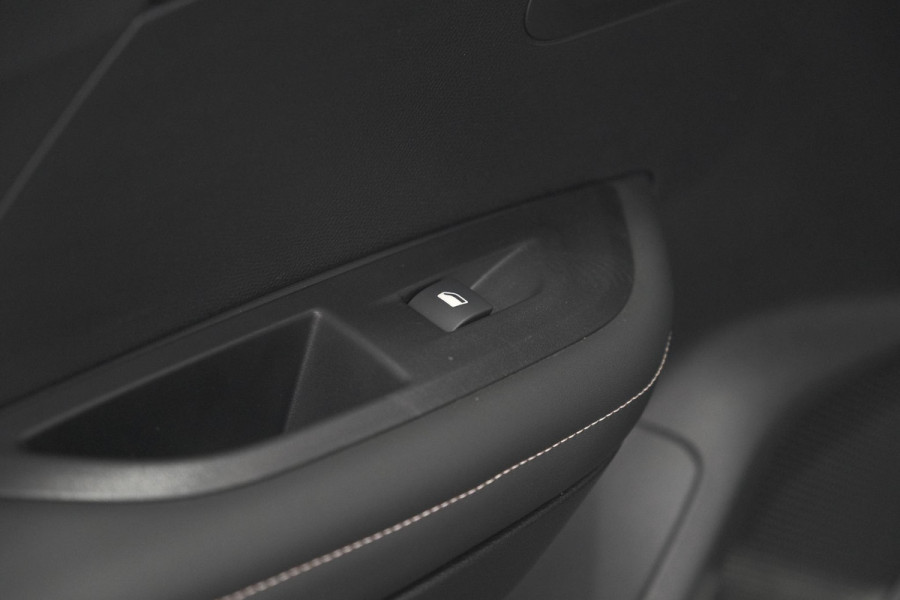 Peugeot 2008 Hybrid 136 e-DCS6 Allure | 360 Camera | Adaptieve Cruise Control | Dodehoekdetectie | Navigatie