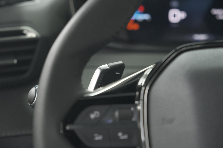 Peugeot 2008 Hybrid 136 e-DCS6 Allure | 360 Camera | Adaptieve Cruise Control | Dodehoekdetectie | Navigatie