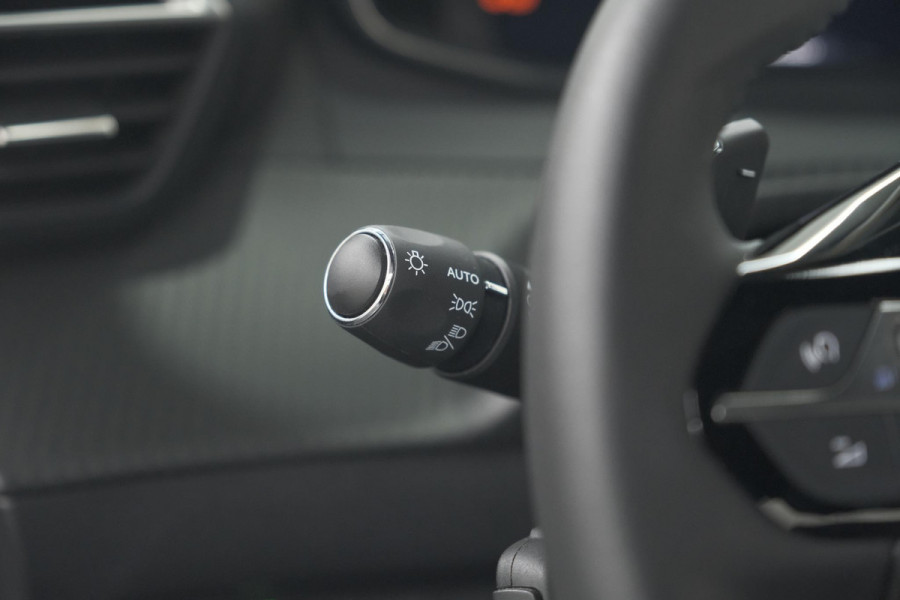 Peugeot 2008 Hybrid 136 e-DCS6 Allure | 360 Camera | Adaptieve Cruise Control | Dodehoekdetectie | Navigatie