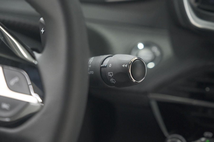 Peugeot 2008 Hybrid 136 e-DCS6 Allure | 360 Camera | Adaptieve Cruise Control | Dodehoekdetectie | Navigatie
