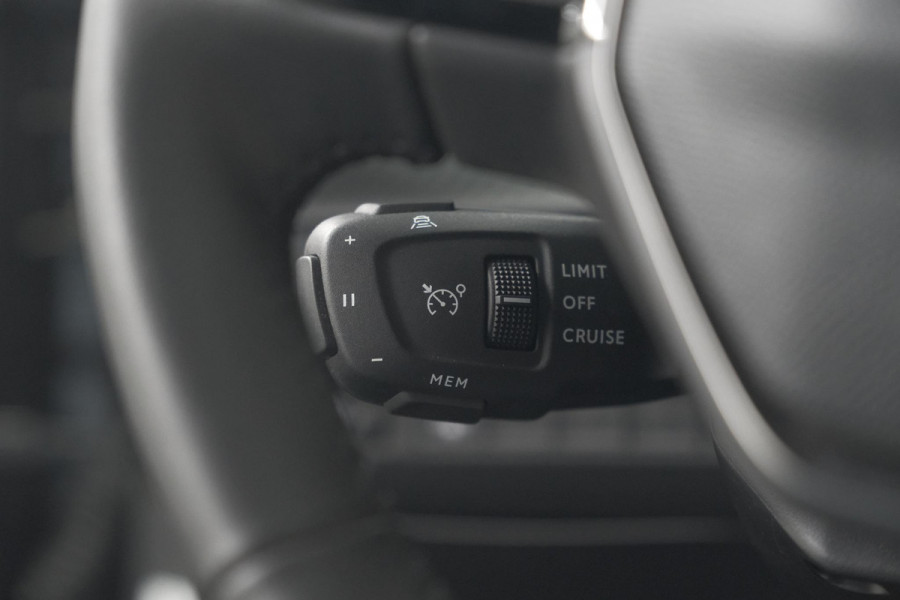 Peugeot 2008 Hybrid 136 e-DCS6 Allure | 360 Camera | Adaptieve Cruise Control | Dodehoekdetectie | Navigatie
