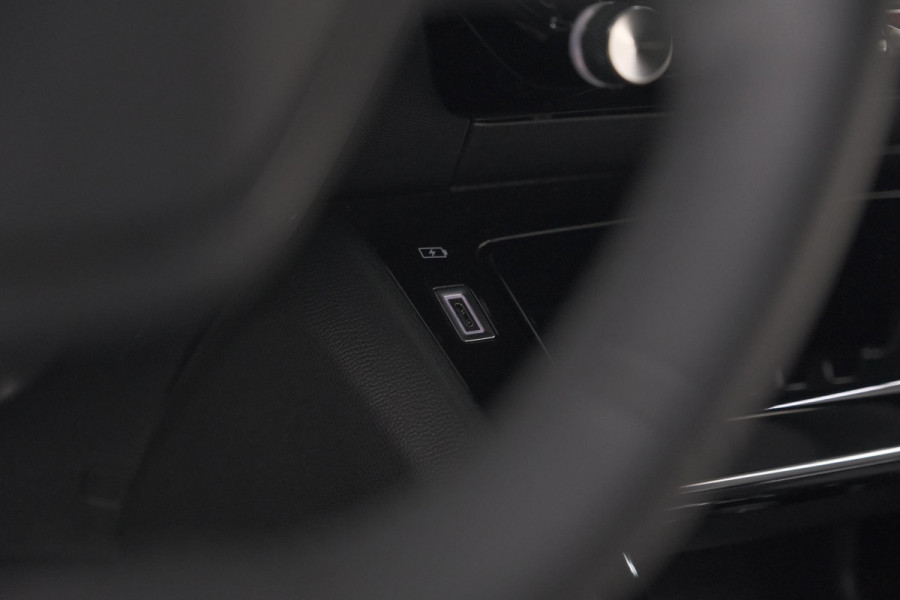 Peugeot 2008 Hybrid 136 e-DCS6 Allure | 360 Camera | Adaptieve Cruise Control | Dodehoekdetectie | Navigatie