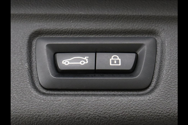 BMW 3-serie 320e M Sport | Head-Up | Adaptive cruise | Trekhaak | Leder | Stoelverwarming | Camera | Keyless | Adaptief LED | Carplay | Sfeerverlichting | Navigatie