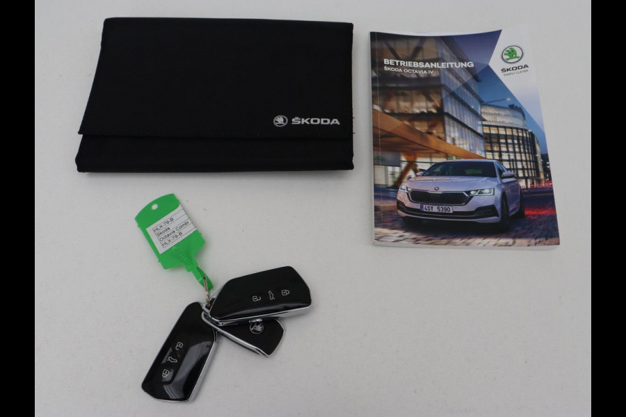 Škoda Octavia 1.4 TSI RS iV PHEV | Head-Up | Stoel & stuurverwarming | Adaptive cruise | Standkachel | Matrix LED | Massage | Alcantara | Camera | Carplay | Memory | Canton Sound | Virtual Cockpit | Side Assist