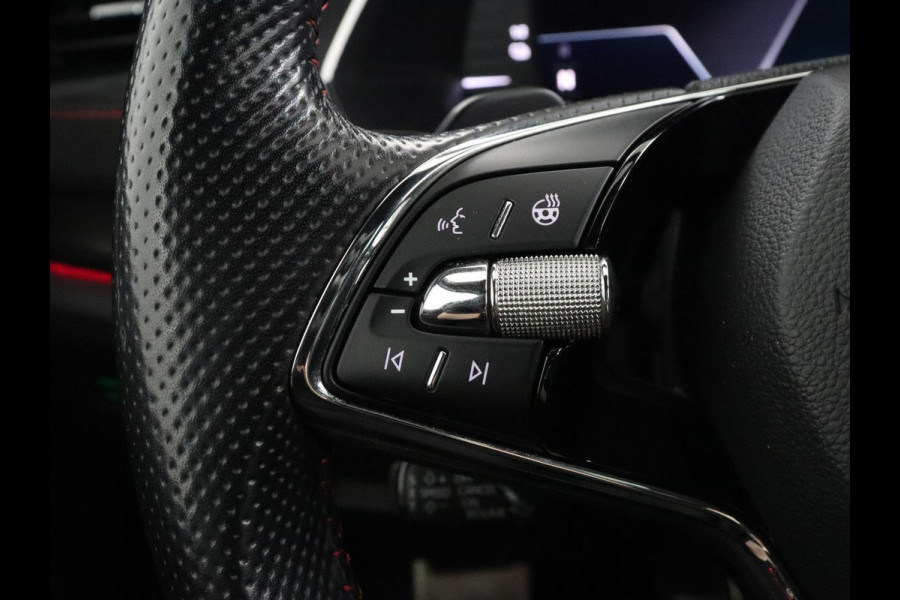 Škoda Octavia 1.4 TSI RS iV PHEV | Head-Up | Stoel & stuurverwarming | Adaptive cruise | Standkachel | Matrix LED | Massage | Alcantara | Camera | Carplay | Memory | Canton Sound | Virtual Cockpit | Side Assist