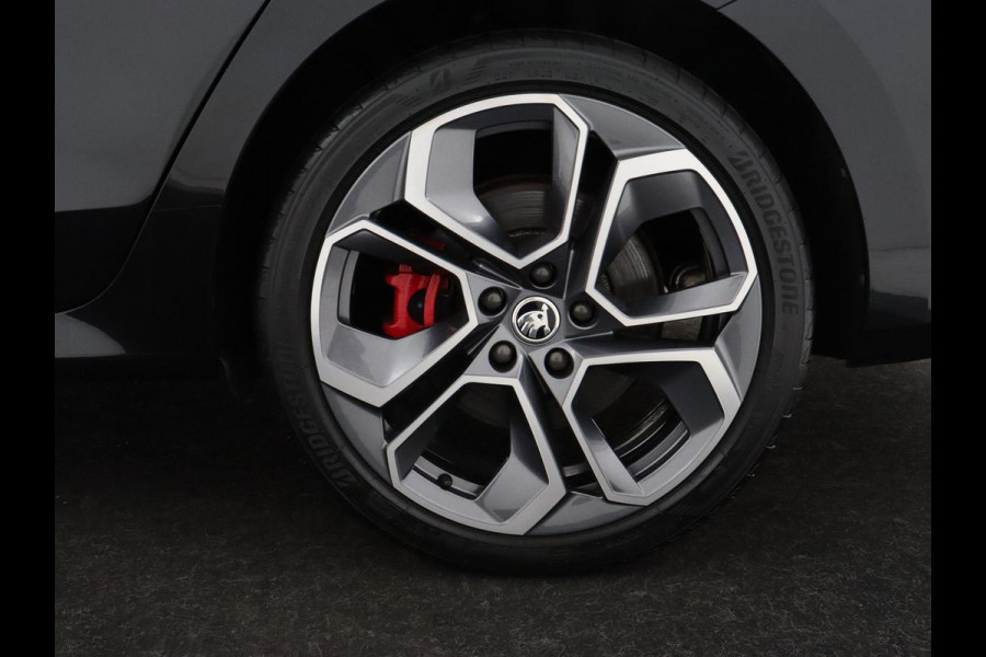 Škoda Octavia 1.4 TSI RS iV PHEV | Head-Up | Stoel & stuurverwarming | Adaptive cruise | Standkachel | Matrix LED | Massage | Alcantara | Camera | Carplay | Memory | Canton Sound | Virtual Cockpit | Side Assist