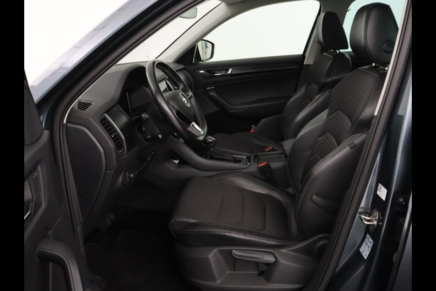 Škoda Kodiaq 1.5 TSI Business Edition | Panoramadak | Stoelverwarming | Adaptive cruise | Trekhaak | Virtual Cockpit | Canton Sound | Keyless | Camera | Navigatie | Carplay | 19'' lichtmetalen velgen