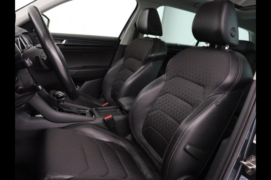 Škoda Kodiaq 1.5 TSI Business Edition | Panoramadak | Stoelverwarming | Adaptive cruise | Trekhaak | Virtual Cockpit | Canton Sound | Keyless | Camera | Navigatie | Carplay | 19'' lichtmetalen velgen