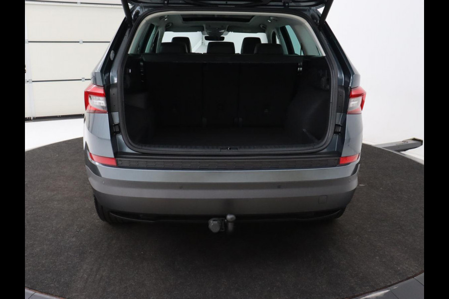 Škoda Kodiaq 1.5 TSI Business Edition | Panoramadak | Stoelverwarming | Adaptive cruise | Trekhaak | Virtual Cockpit | Canton Sound | Keyless | Camera | Navigatie | Carplay | 19'' lichtmetalen velgen
