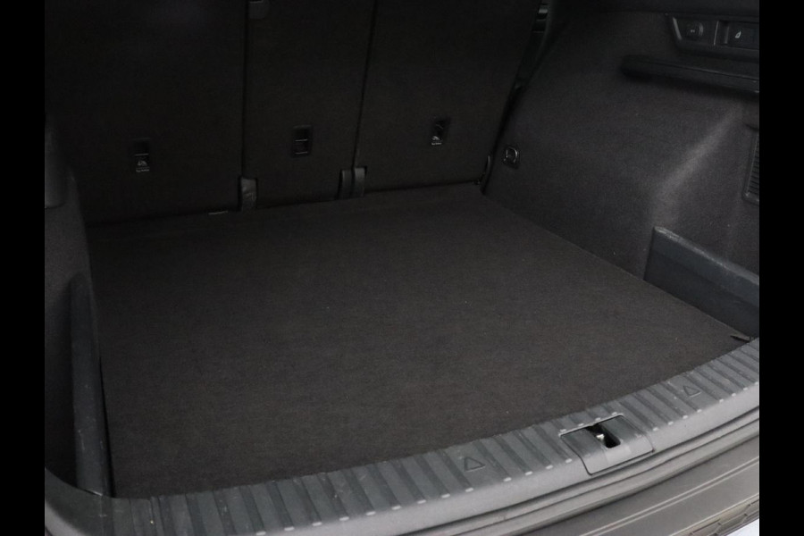 Škoda Kodiaq 1.5 TSI Business Edition | Panoramadak | Stoelverwarming | Adaptive cruise | Trekhaak | Virtual Cockpit | Canton Sound | Keyless | Camera | Navigatie | Carplay | 19'' lichtmetalen velgen