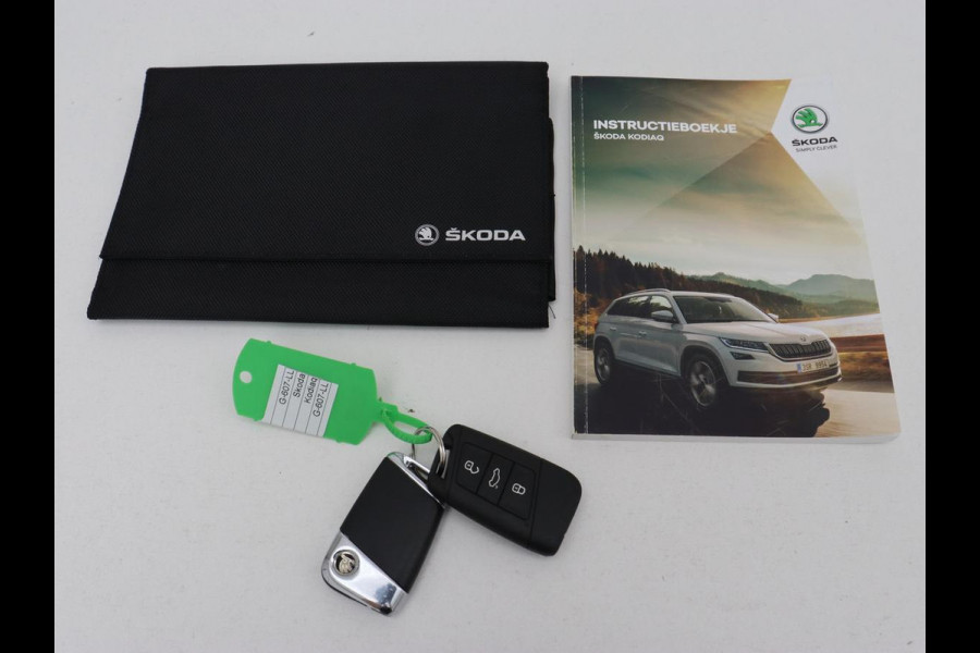 Škoda Kodiaq 1.5 TSI Business Edition | Panoramadak | Stoelverwarming | Adaptive cruise | Trekhaak | Virtual Cockpit | Canton Sound | Keyless | Camera | Navigatie | Carplay | 19'' lichtmetalen velgen