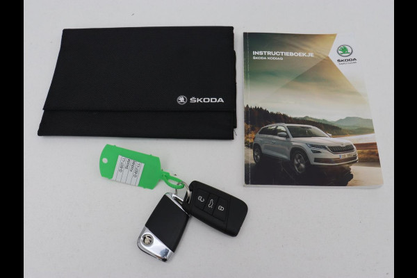 Škoda Kodiaq 1.5 TSI Business Edition | Panoramadak | Stoelverwarming | Adaptive cruise | Trekhaak | Virtual Cockpit | Canton Sound | Keyless | Camera | Navigatie | Carplay | 19'' lichtmetalen velgen