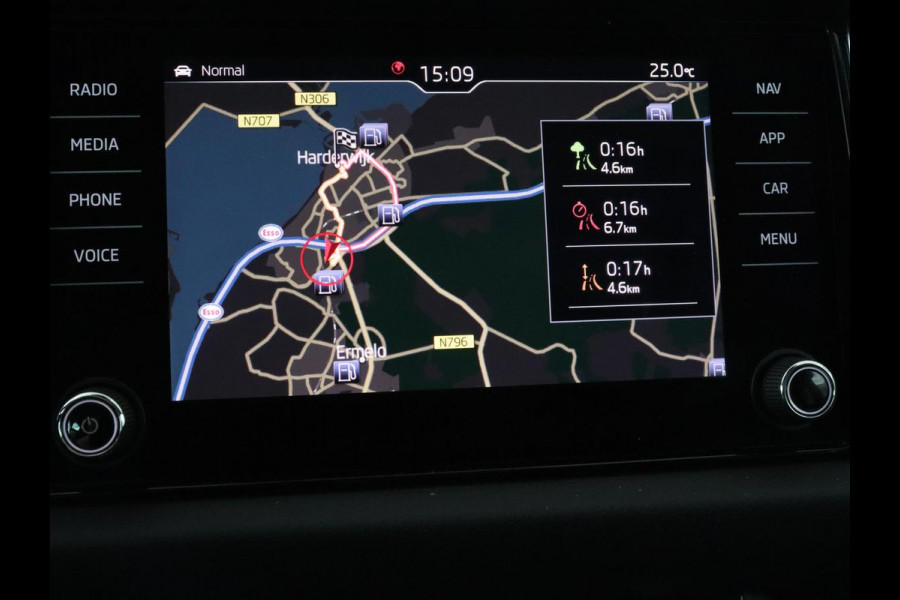 Škoda Kodiaq 1.5 TSI Business Edition | Panoramadak | Stoelverwarming | Adaptive cruise | Trekhaak | Virtual Cockpit | Canton Sound | Keyless | Camera | Navigatie | Carplay | 19'' lichtmetalen velgen