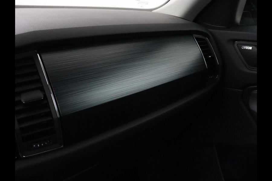 Škoda Kodiaq 1.5 TSI Business Edition | Panoramadak | Stoelverwarming | Adaptive cruise | Trekhaak | Virtual Cockpit | Canton Sound | Keyless | Camera | Navigatie | Carplay | 19'' lichtmetalen velgen