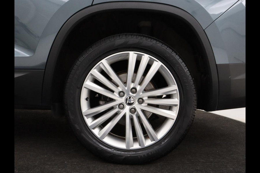 Škoda Kodiaq 1.5 TSI Business Edition | Panoramadak | Stoelverwarming | Adaptive cruise | Trekhaak | Virtual Cockpit | Canton Sound | Keyless | Camera | Navigatie | Carplay | 19'' lichtmetalen velgen