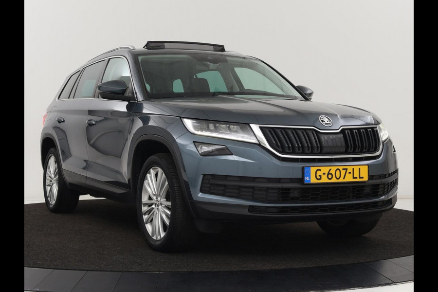 Škoda Kodiaq 1.5 TSI Business Edition | Panoramadak | Stoelverwarming | Adaptive cruise | Trekhaak | Virtual Cockpit | Canton Sound | Keyless | Camera | Navigatie | Carplay | 19'' lichtmetalen velgen