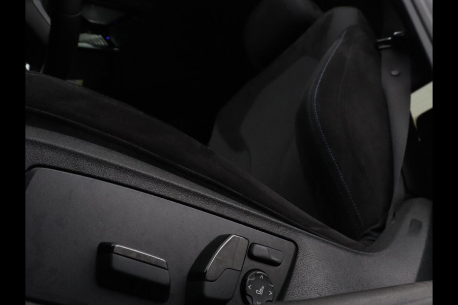 BMW 5 Serie 530e M Sport | Alcantara | Stoelverwarming | Trekhaak | Camera | Sfeerverlichting | Park Assist | Sportstoelen | Navigatie