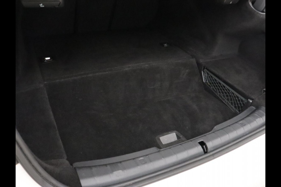 BMW 5 Serie 530e M Sport | Alcantara | Stoelverwarming | Trekhaak | Camera | Sfeerverlichting | Park Assist | Sportstoelen | Navigatie