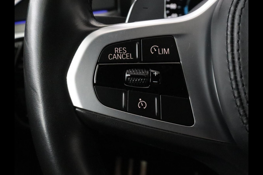 BMW 5 Serie 530e M Sport | Alcantara | Stoelverwarming | Trekhaak | Camera | Sfeerverlichting | Park Assist | Sportstoelen | Navigatie