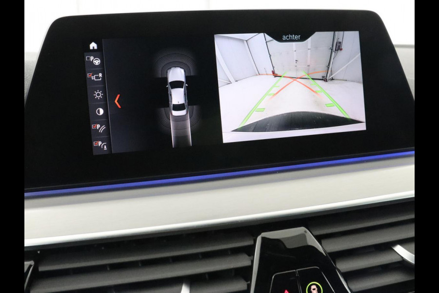 BMW 5 Serie 530e M Sport | Alcantara | Stoelverwarming | Trekhaak | Camera | Sfeerverlichting | Park Assist | Sportstoelen | Navigatie