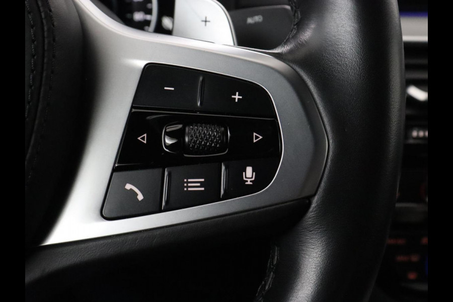 BMW 5 Serie 530e M Sport | Alcantara | Stoelverwarming | Trekhaak | Camera | Sfeerverlichting | Park Assist | Sportstoelen | Navigatie