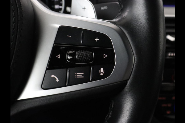 BMW 5 Serie 530e M Sport | Alcantara | Stoelverwarming | Trekhaak | Camera | Sfeerverlichting | Park Assist | Sportstoelen | Navigatie