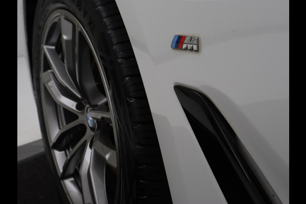 BMW 5 Serie 530e M Sport | Alcantara | Stoelverwarming | Trekhaak | Camera | Sfeerverlichting | Park Assist | Sportstoelen | Navigatie