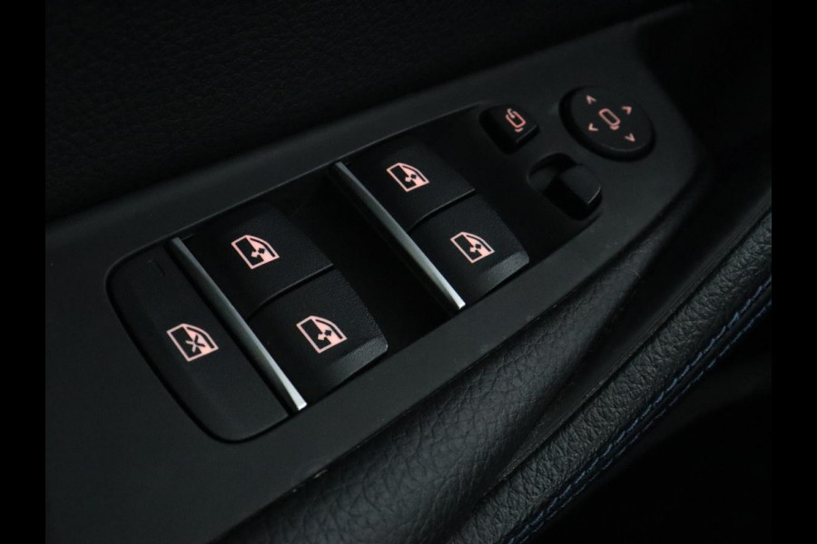 BMW 5 Serie 530e M Sport | Alcantara | Stoelverwarming | Trekhaak | Camera | Sfeerverlichting | Park Assist | Sportstoelen | Navigatie