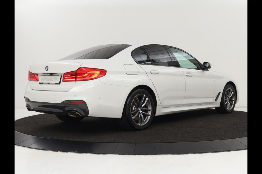 BMW 5 Serie 530e M Sport | Alcantara | Stoelverwarming | Trekhaak | Camera | Sfeerverlichting | Park Assist | Sportstoelen | Navigatie