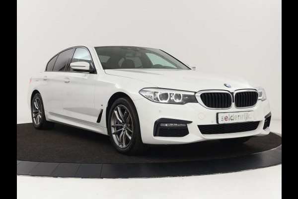 BMW 5 Serie 530e M Sport | Alcantara | Stoelverwarming | Trekhaak | Camera | Sfeerverlichting | Park Assist | Sportstoelen | Navigatie