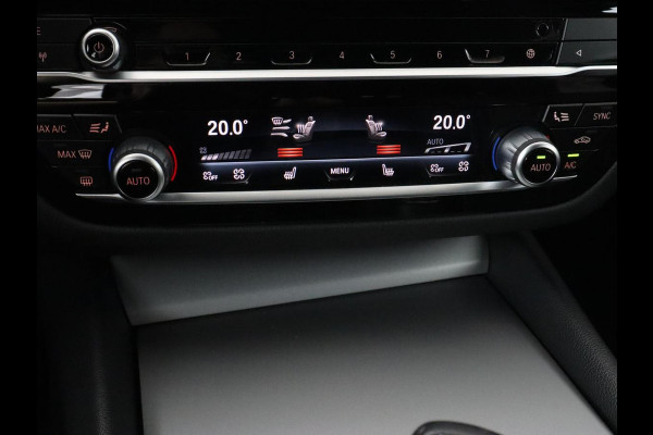 BMW 5 Serie 530e High Executive | Panoramadak | Head-Up | Adaptive cruise | Trekhaak | Bowers & Wilkins | Leder | Stoelverwarming | 360 Camera | Carplay | Keyless | Navigatie