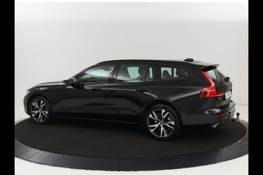 Volvo V60 2.0 T6 Recharge AWD R Design | Trekhaak | Stoelverwarming | Camera | Carplay | Half leder | Full LED | Navigatie | Parkeerhulp