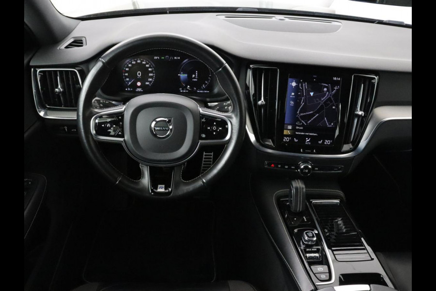 Volvo V60 2.0 T6 Recharge AWD R Design | Trekhaak | Stoelverwarming | Camera | Carplay | Half leder | Full LED | Navigatie | Parkeerhulp