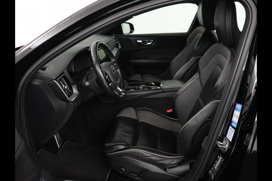 Volvo V60 2.0 T6 Recharge AWD R Design | Trekhaak | Stoelverwarming | Camera | Carplay | Half leder | Full LED | Navigatie | Parkeerhulp