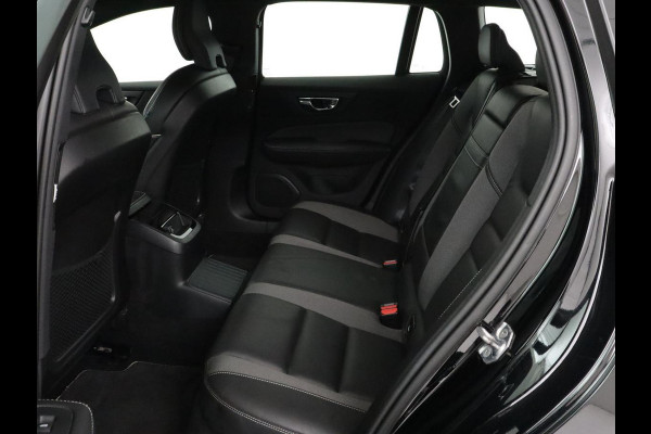 Volvo V60 2.0 T6 Recharge AWD R Design | Trekhaak | Stoelverwarming | Camera | Carplay | Half leder | Full LED | Navigatie | Parkeerhulp