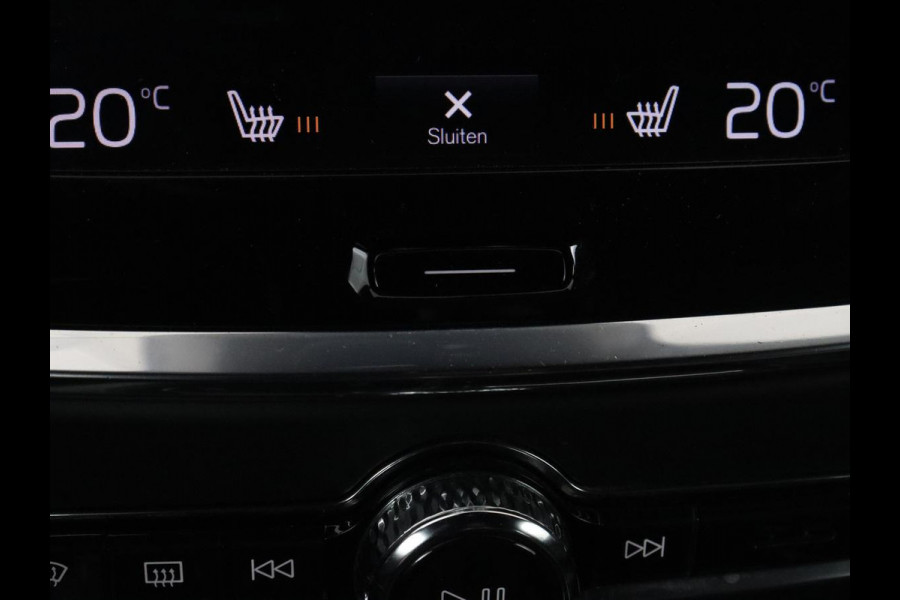 Volvo V60 2.0 T6 Recharge AWD R Design | Trekhaak | Stoelverwarming | Camera | Carplay | Half leder | Full LED | Navigatie | Parkeerhulp