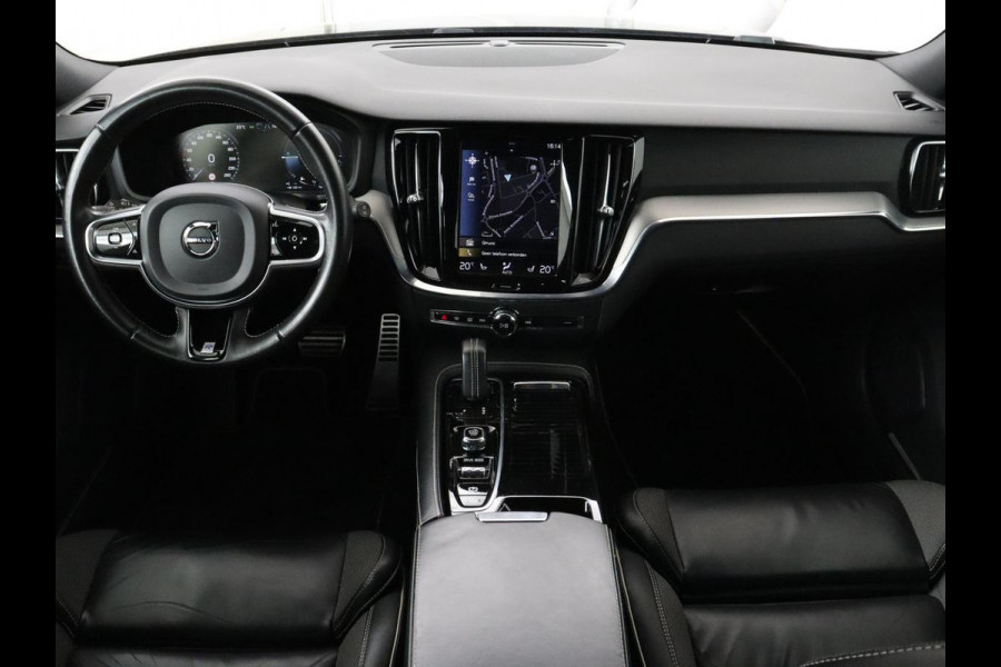 Volvo V60 2.0 T6 Recharge AWD R Design | Trekhaak | Stoelverwarming | Camera | Carplay | Half leder | Full LED | Navigatie | Parkeerhulp