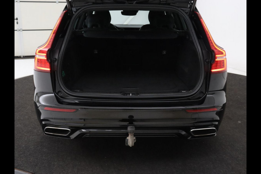 Volvo V60 2.0 T6 Recharge AWD R Design | Trekhaak | Stoelverwarming | Camera | Carplay | Half leder | Full LED | Navigatie | Parkeerhulp