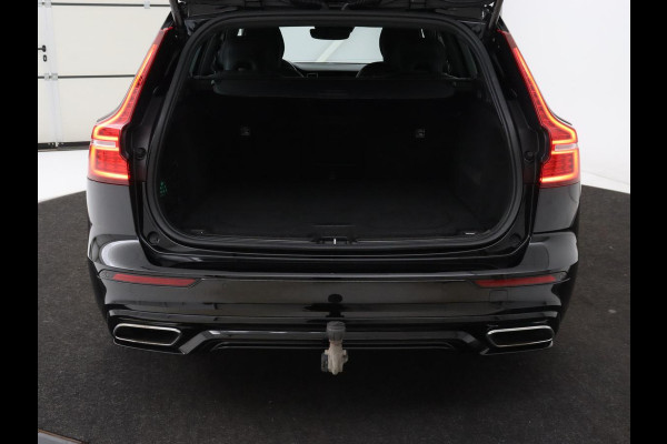 Volvo V60 2.0 T6 Recharge AWD R Design | Trekhaak | Stoelverwarming | Camera | Carplay | Half leder | Full LED | Navigatie | Parkeerhulp