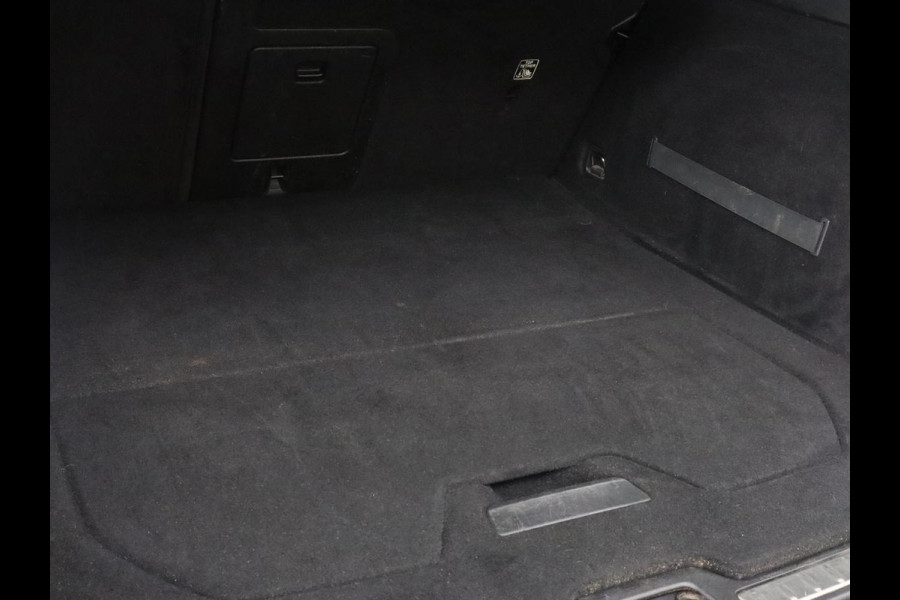 Volvo V60 2.0 T6 Recharge AWD R Design | Trekhaak | Stoelverwarming | Camera | Carplay | Half leder | Full LED | Navigatie | Parkeerhulp