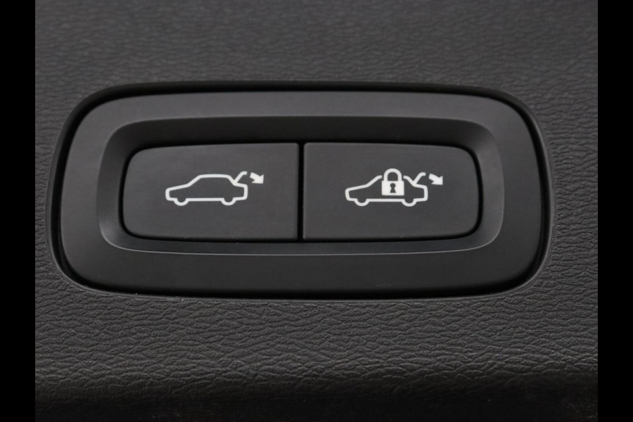 Volvo V60 2.0 T6 Recharge AWD R Design | Trekhaak | Stoelverwarming | Camera | Carplay | Half leder | Full LED | Navigatie | Parkeerhulp