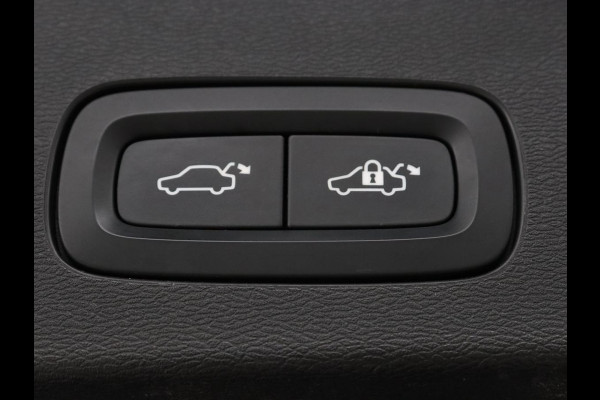 Volvo V60 2.0 T6 Recharge AWD R Design | Trekhaak | Stoelverwarming | Camera | Carplay | Half leder | Full LED | Navigatie | Parkeerhulp