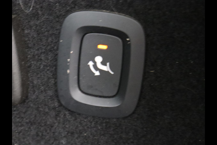 Volvo V60 2.0 T6 Recharge AWD R Design | Trekhaak | Stoelverwarming | Camera | Carplay | Half leder | Full LED | Navigatie | Parkeerhulp