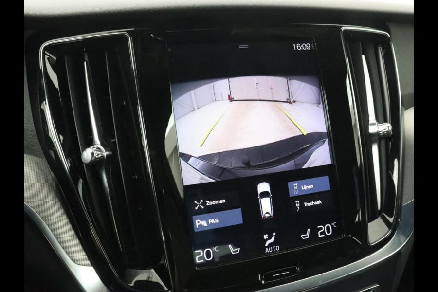 Volvo V60 2.0 T6 Recharge AWD R Design | Trekhaak | Stoelverwarming | Camera | Carplay | Half leder | Full LED | Navigatie | Parkeerhulp