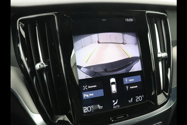 Volvo V60 2.0 T6 Recharge AWD R Design | Trekhaak | Stoelverwarming | Camera | Carplay | Half leder | Full LED | Navigatie | Parkeerhulp