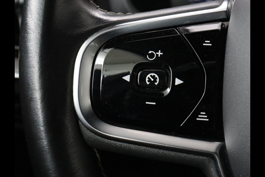 Volvo V60 2.0 T6 Recharge AWD R Design | Trekhaak | Stoelverwarming | Camera | Carplay | Half leder | Full LED | Navigatie | Parkeerhulp