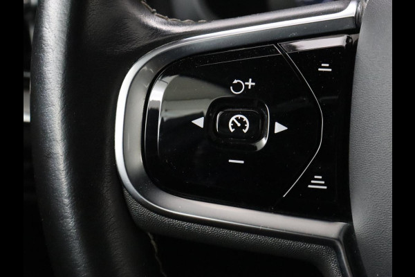 Volvo V60 2.0 T6 Recharge AWD R Design | Trekhaak | Stoelverwarming | Camera | Carplay | Half leder | Full LED | Navigatie | Parkeerhulp