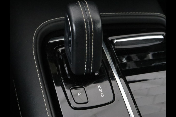 Volvo V60 2.0 T6 Recharge AWD R Design | Trekhaak | Stoelverwarming | Camera | Carplay | Half leder | Full LED | Navigatie | Parkeerhulp