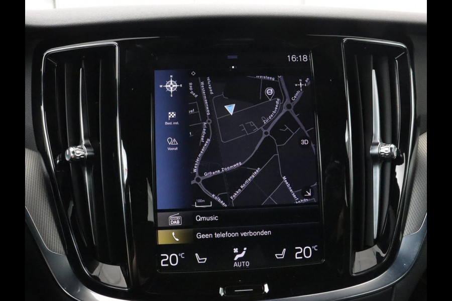 Volvo V60 2.0 T6 Recharge AWD R Design | Trekhaak | Stoelverwarming | Camera | Carplay | Half leder | Full LED | Navigatie | Parkeerhulp