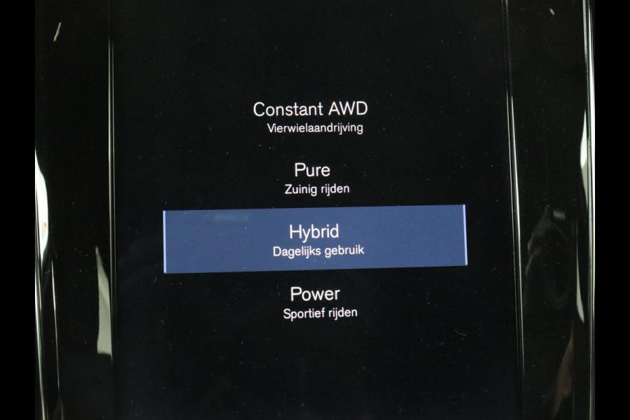 Volvo V60 2.0 T6 Recharge AWD R Design | Trekhaak | Stoelverwarming | Camera | Carplay | Half leder | Full LED | Navigatie | Parkeerhulp